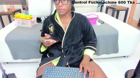 Snapshot of nahomye_taylor chatting on October 14, 3:09 am Nahomye online show from October 14, 3:09 am