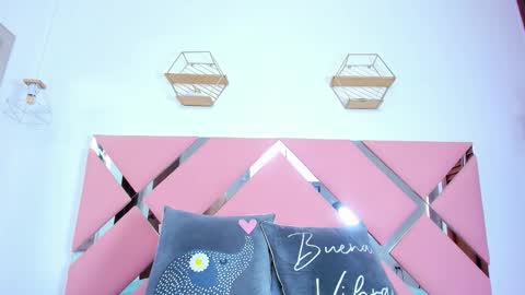 Nahomy online show from September 18, 8:35 pm