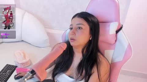 Nahomy Roberts online show from March 13, 12:08 pm