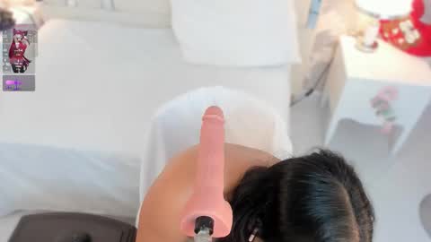 Nahomy Roberts online show from February 4, 8:51 am