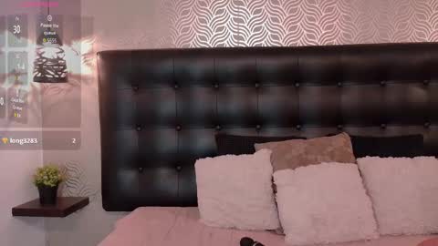 naiaramasson_ online show from April 25, 1:41 pm
