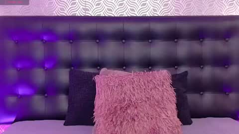 naiaramasson_ online show from July 13, 12:09 pm