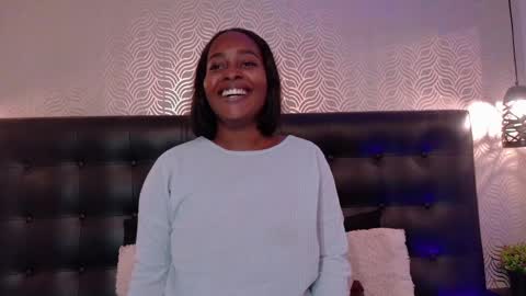 naiaramasson_ online show from April 27, 12:14 pm