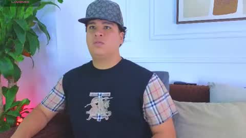 naimruiz_ online show from July 17, 6:54 pm