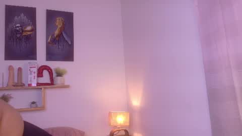 nairagold_ online show from July 19, 12:57 am