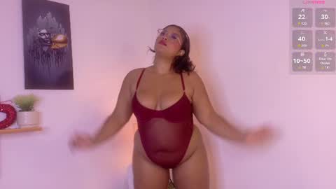 nairagold_ online show from June 27, 1:33 am
