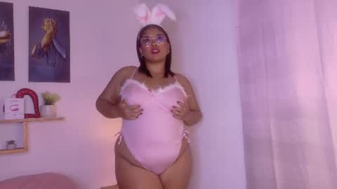 nairagold_ online show from July 17, 12:45 am
