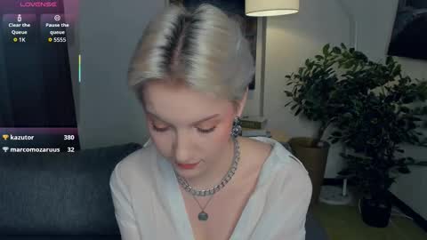 Kate online show from November 9, 1:36 pm