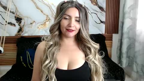 Snapshot of nanis_milf chatting on September 25, 6:37 pm nanis online show from September 25, 6:37 pm