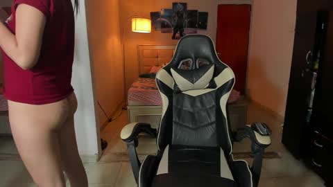 naomi_berckley online show from March 12, 5:13 am