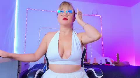 Naomi online show from June 15, 11:57 am
