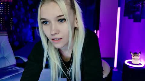 naomihita online show from December 1, 5:00 pm