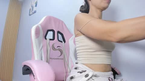 naomis_35 online show from March 10, 8:35 pm