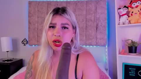 Laura  online show from March 3, 9:16 am