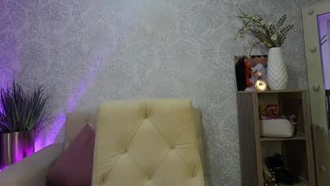 Naomi     online show from April 25, 6:48 am