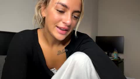 Naomi online show from October 17, 7:56 am