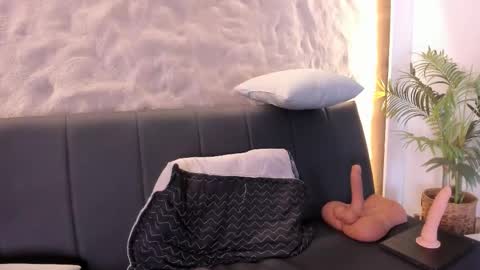 I am Naomy online show from February 21, 7:39 pm