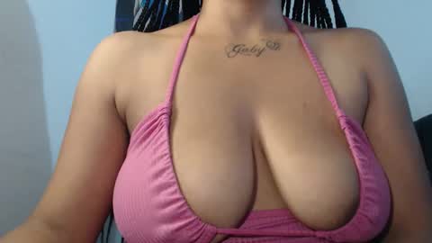 naomylux1 online show from May 15, 3:15 am