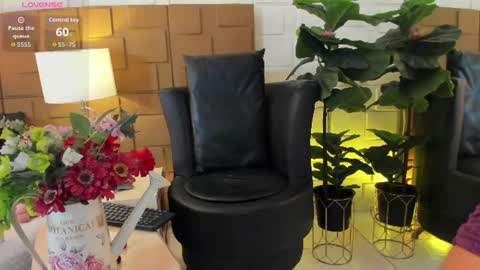 nao online show from August 6, 8:29 pm