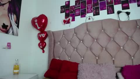 nat_evans8 online show from July 7, 11:52 pm