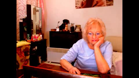 Snapshot of natali7634 chatting on February 5, 3:45 am natali online show from February 5, 3:45 am