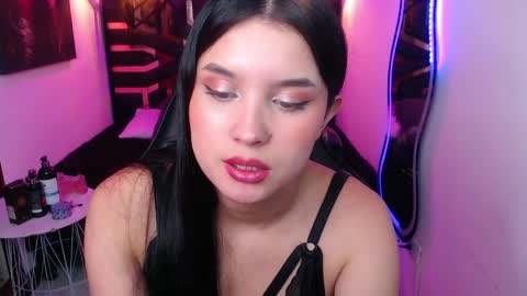 natalie  online show from May 2, 9:09 pm