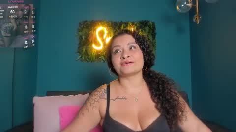 nataliescott_ online show from December 14, 3:46 am