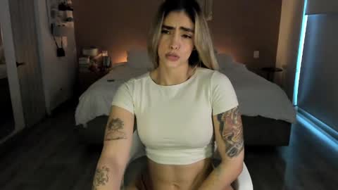 anatalybee online show from May 2, 10:15 pm