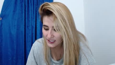 Snapshot of natasha_lopera chatting on December 4, 2:25 am Natasha online show from December 4, 2:25 am