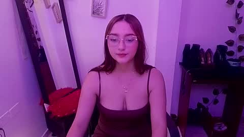natasha_romanof18 online show from January 13, 1:35 am