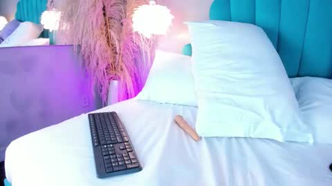 NatashaLondon  online show from November 21, 7:01 pm