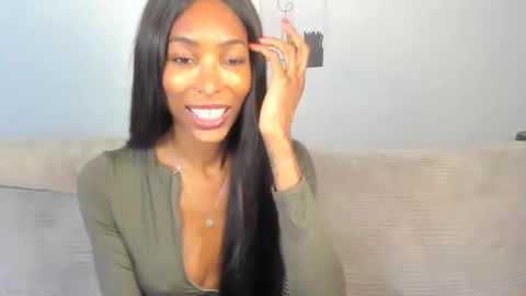 Natassia Dreams online show from May 4, 12:50 am