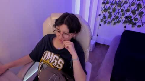 Snapshot of nathalyy_ds chatting on October 13, 9:17 pm nathalyy_ds online show from October 13, 9:17 pm
