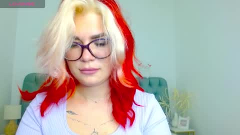 Snapshot of naughty_kittyy1 chatting on October 4, 7:55 pm Maria online show from October 4, 7:55 pm