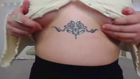 Kristy  online show from December 18, 2:28 pm