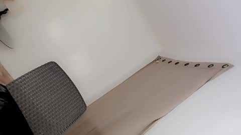 QUEEN CATHLEA HERE online show from June 5, 6:57 pm