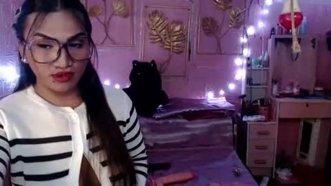 naughty_lorien143 online show from May 6, 11:27 am