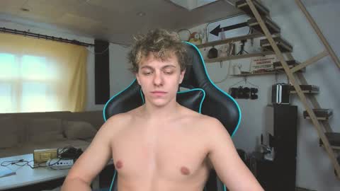 Snapshot of naughty_nik43 chatting on February 23, 1:32 pm Nik online show from February 23, 1:32 pm