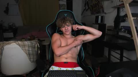 Snapshot of naughty_nik43 chatting on September 22, 7:18 pm Nik online show from September 22, 7:18 pm