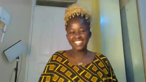 Snapshot of naughty_sluttygal chatting on October 15, 4:49 am Lydiah online show from October 15, 4:49 am