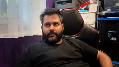 sakhtlaundaz online show from October 31, 9:15 pm