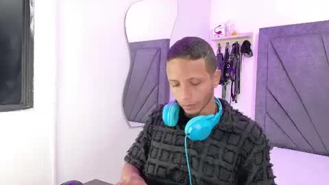 naughtyfusion_os online show from June 18, 12:54 pm