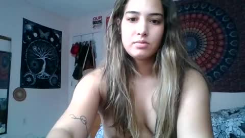 naughtynadia52 online show from June 19, 4:57 pm