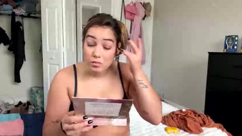 naughtynadia52 online show from November 30, 4:25 pm