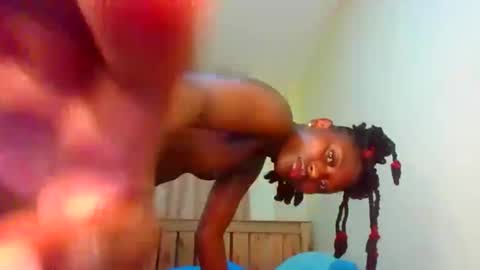 naughtyqueen12 online show from October 17, 1:42 am