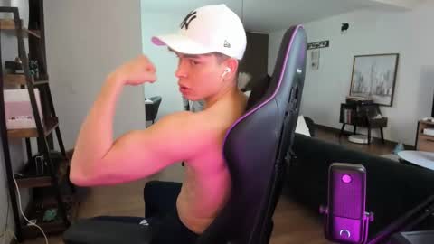 Alejoo twink online show from March 19, 9:31 pm