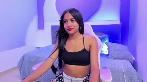 Snapshot of naugthy_skinny chatting on October 6, 6:26 pm Angela online show from October 6, 6:26 pm