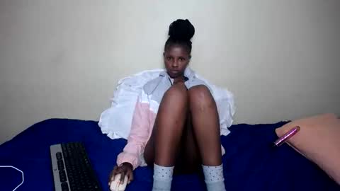 nawtylarissa_ online show from November 25, 7:45 pm