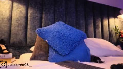 Juli  online show from February 10, 1:25 pm