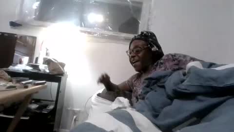 necolejordan08 online show from October 28, 8:04 am